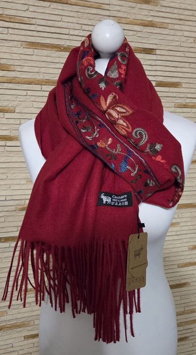 Piekny haftowany duży szal 50 % kaszmir 50 % wełna  70/200 cm kolor bordo