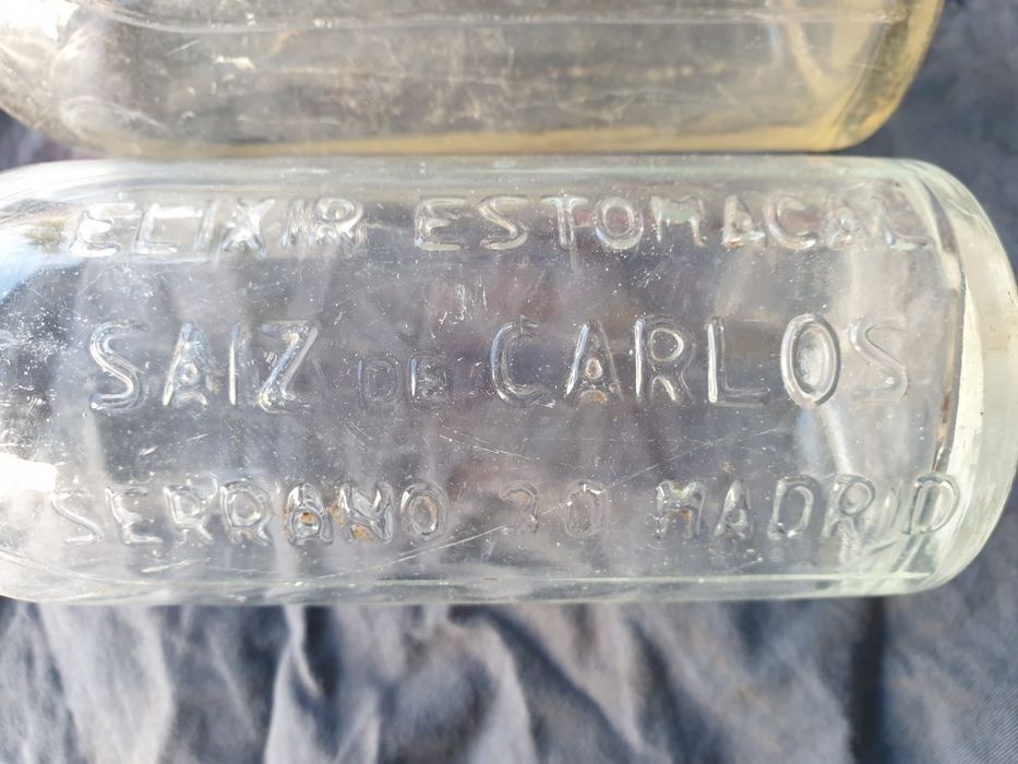 Frascos antigos de laboratórios ou farmácias