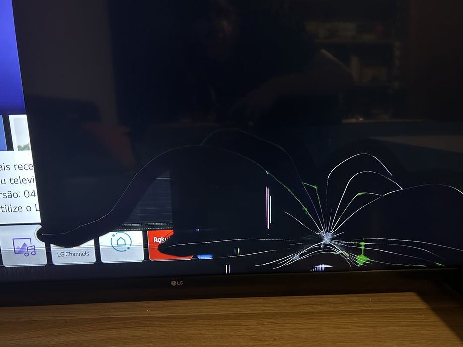 TV LG 50” 4K Smart TV (50UQ75006LF) – ecrã partido – ideal para peças