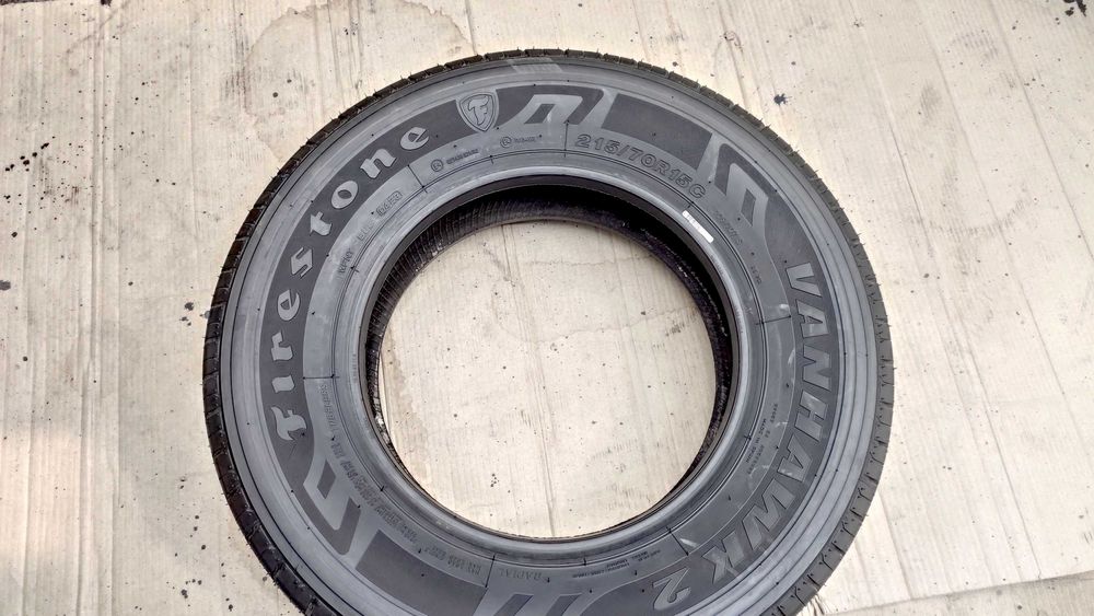 шини 215/70R15C. Pirelli. 10мм. 2023р Bridgestone с