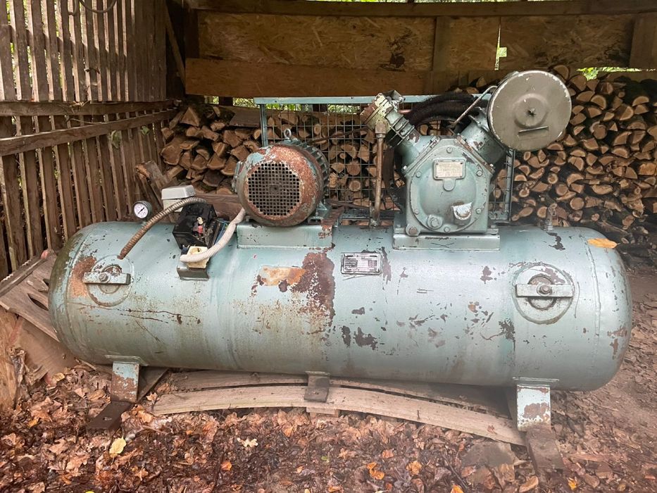 Компресор двоступеневий поршневий