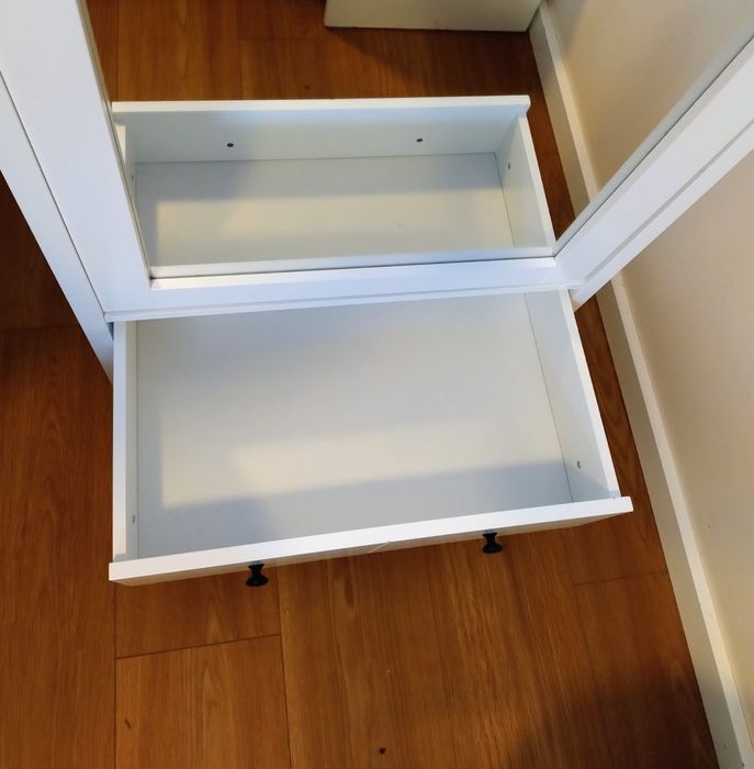 Biała szafa SAUDDE Agata Meble z lustrem