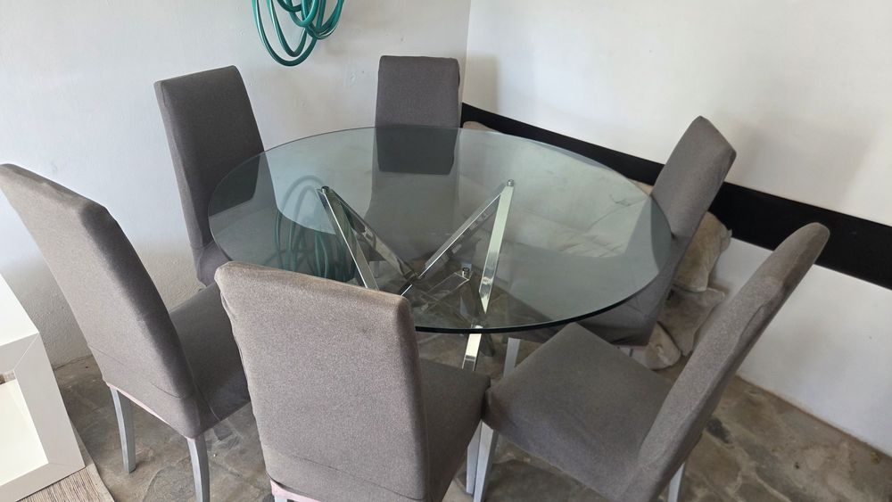 Mesa de vidro com 6 cadeiras