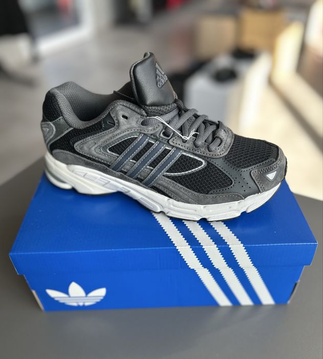 Жіночі кросівки Adidas