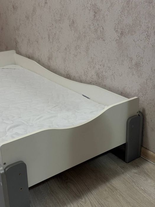 Продам дитяче ліжечко з матрасом