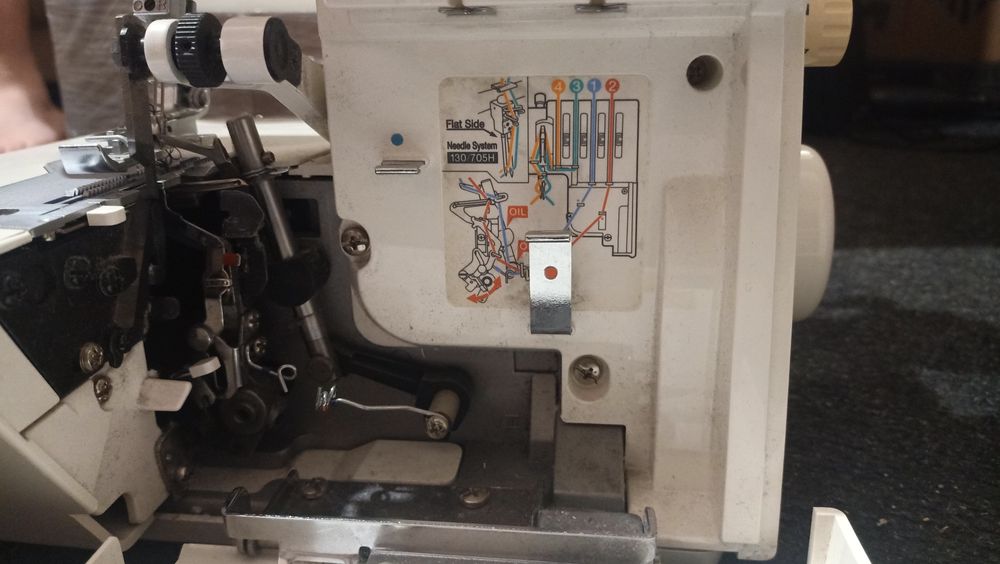 Швейна машина оверлок Bernina 800DL