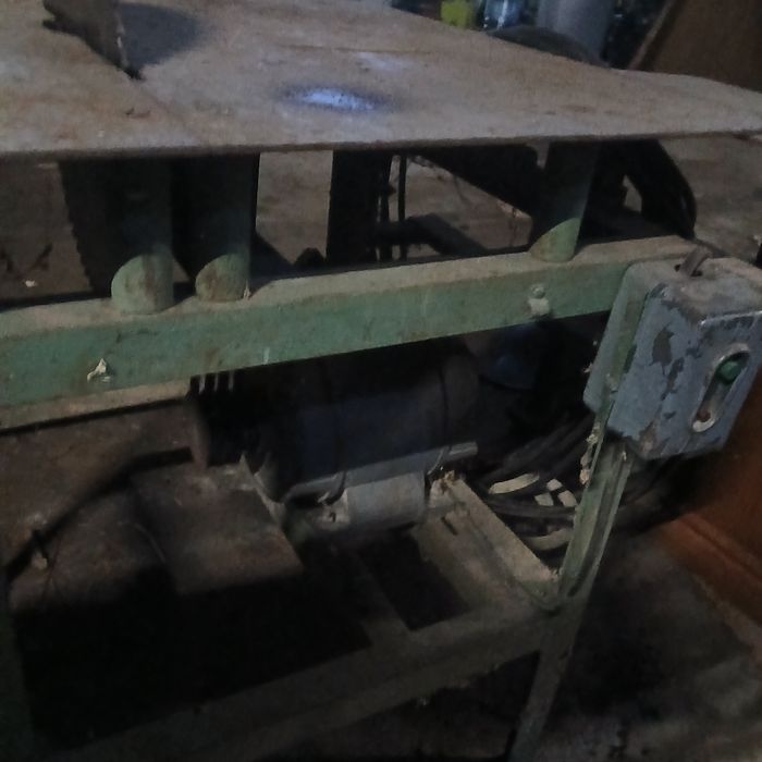 Máquina Serra lenha