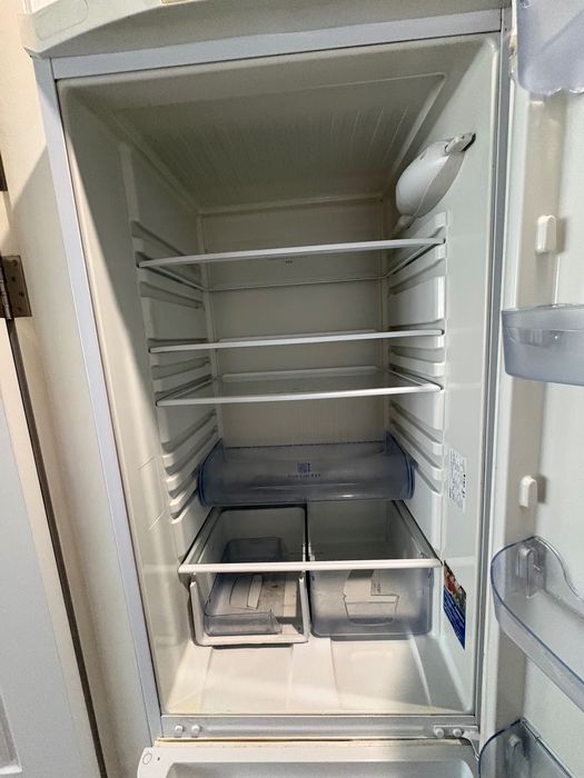 Холодильник indesit