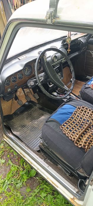 Автомобіль ваз 2106