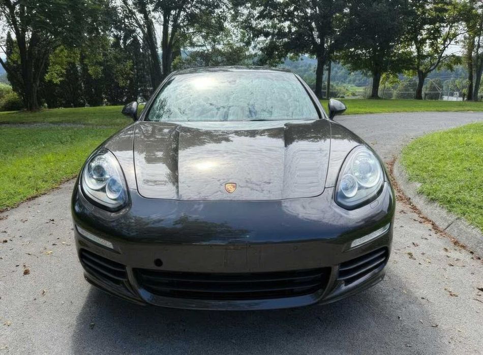 Porsche Panamera 4S      2015
