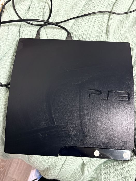 PlayStation 3 у гарному стані з двома джойстиками