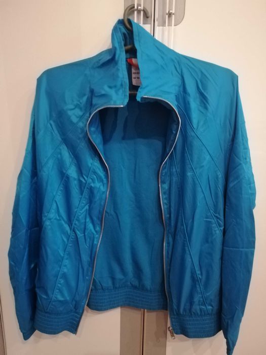 Продам кофту на змейке