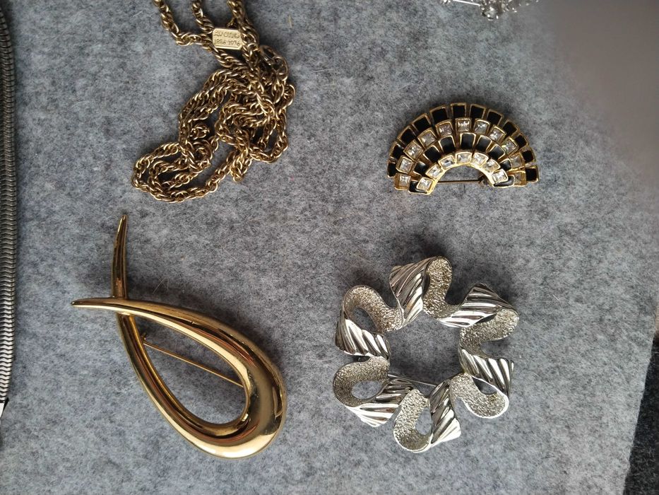 Вінтажні брошки кулон браслет ланцюжки Avon Sarah Cov