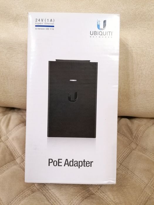 Адаптер Power over Ethernet (PoE) виробництва Ubiquiti Networks.