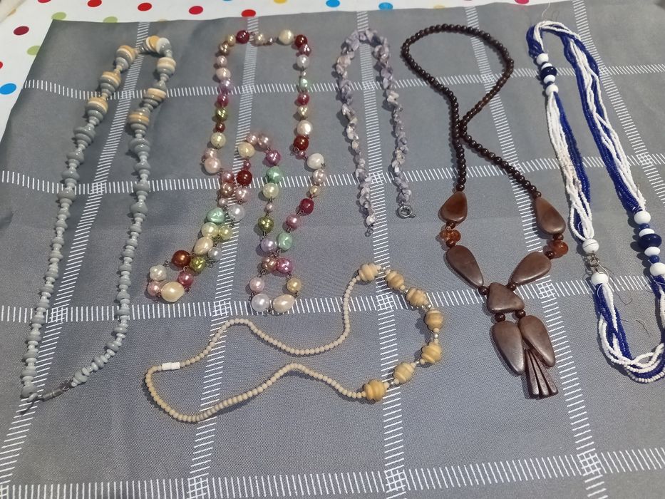 Бусы и другие украшения