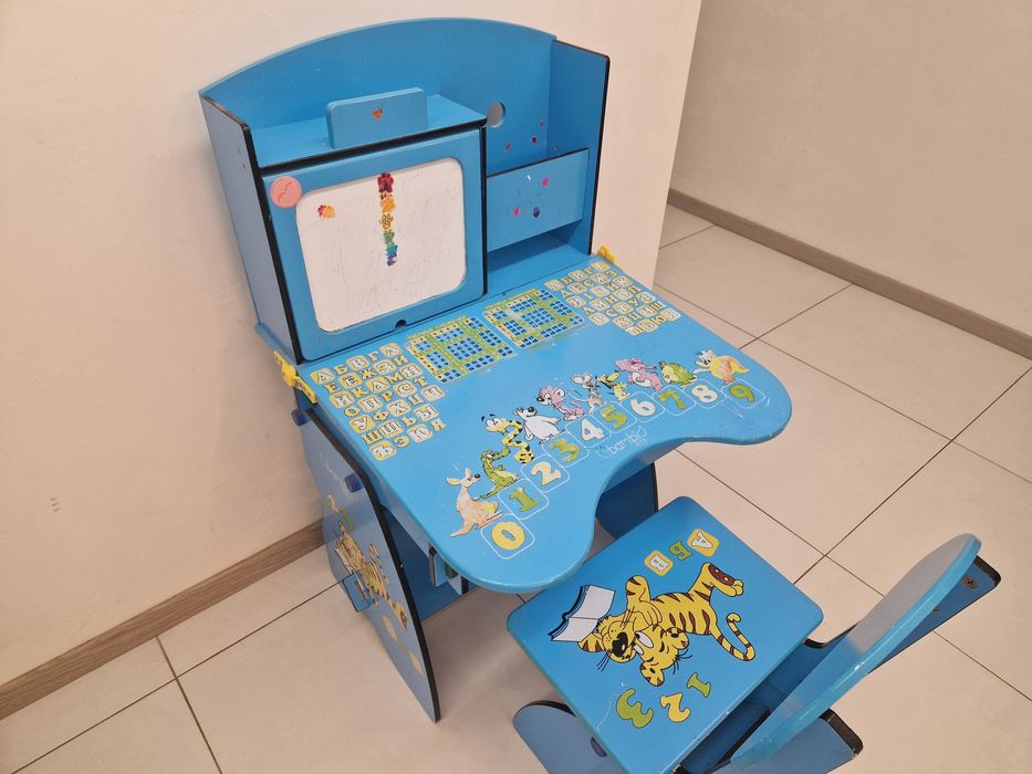 Детская парта и стул