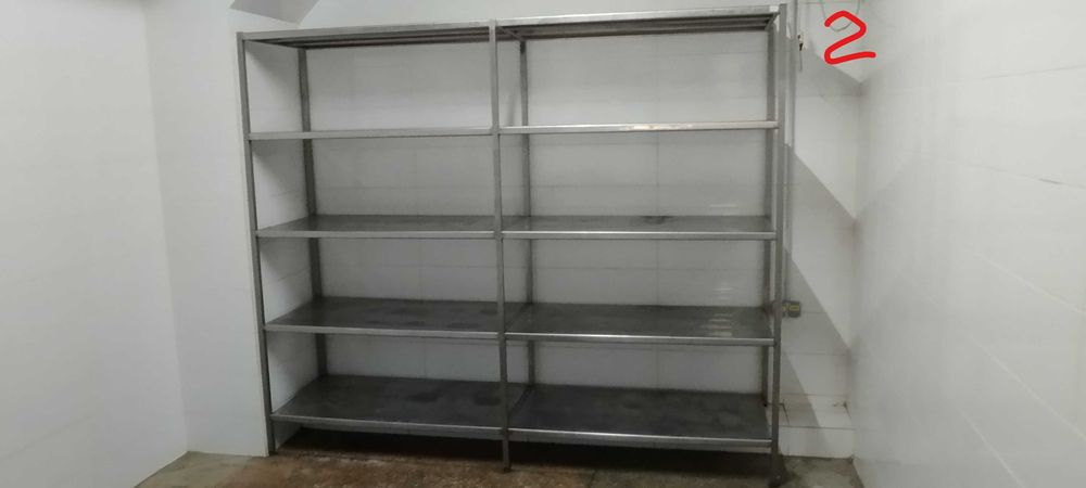 продам металеві шафи, виробничі стелажі, столи