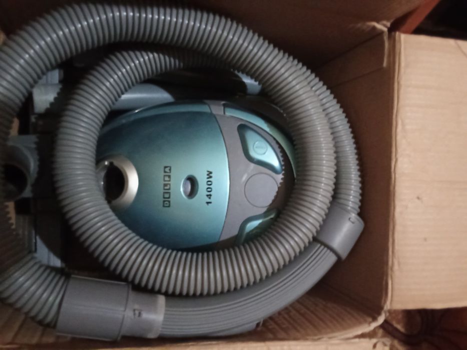 Стол кухонный обеденный и стулья