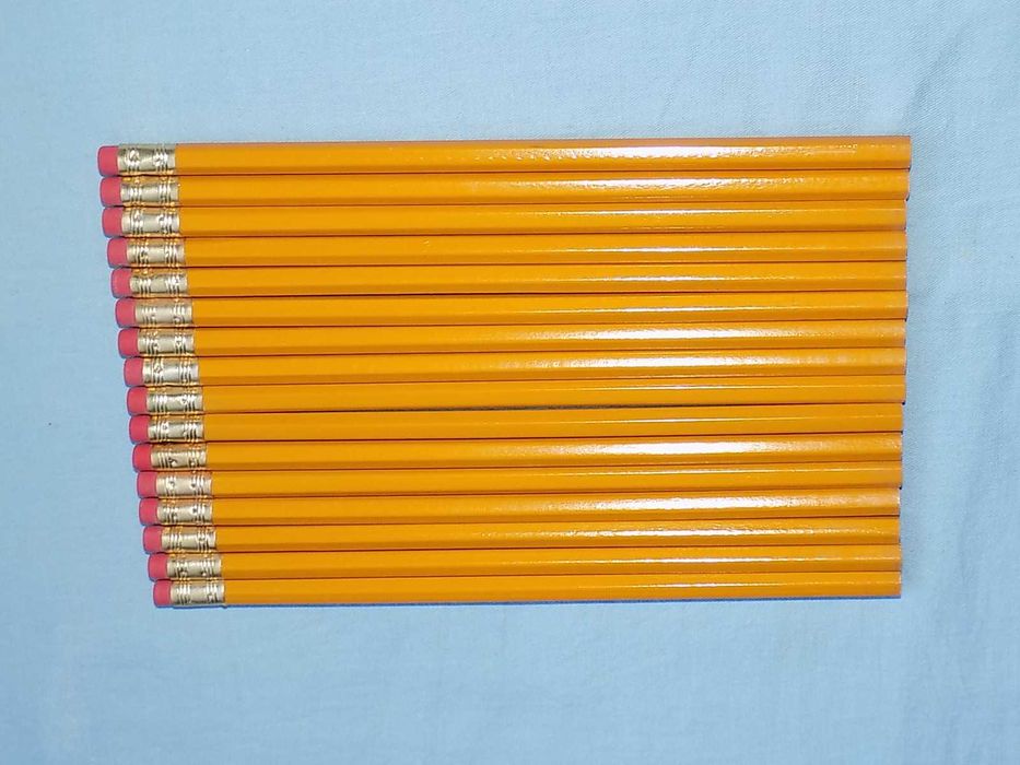 Ołówek. Zestaw ołówków D.Rect (HB) z gumką. Zestaw 16 sztuk.