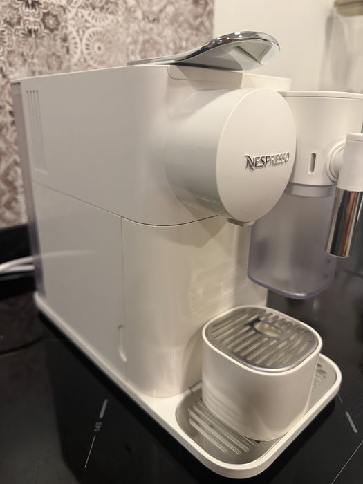 Máquina de Café DELONGHI Nespresso Lattissima One Evo EN510.W Branco