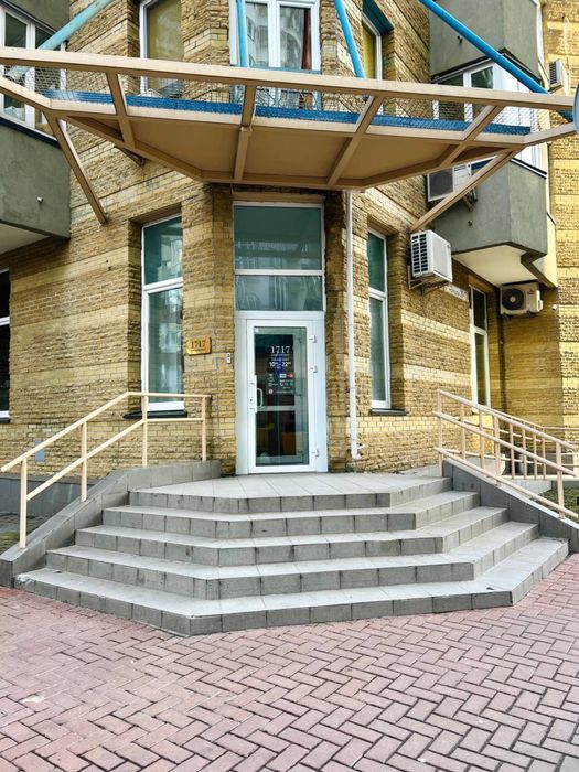 Сдам помещение!  м.Вокзальная, ул. Кудряшова, жк Времена  года