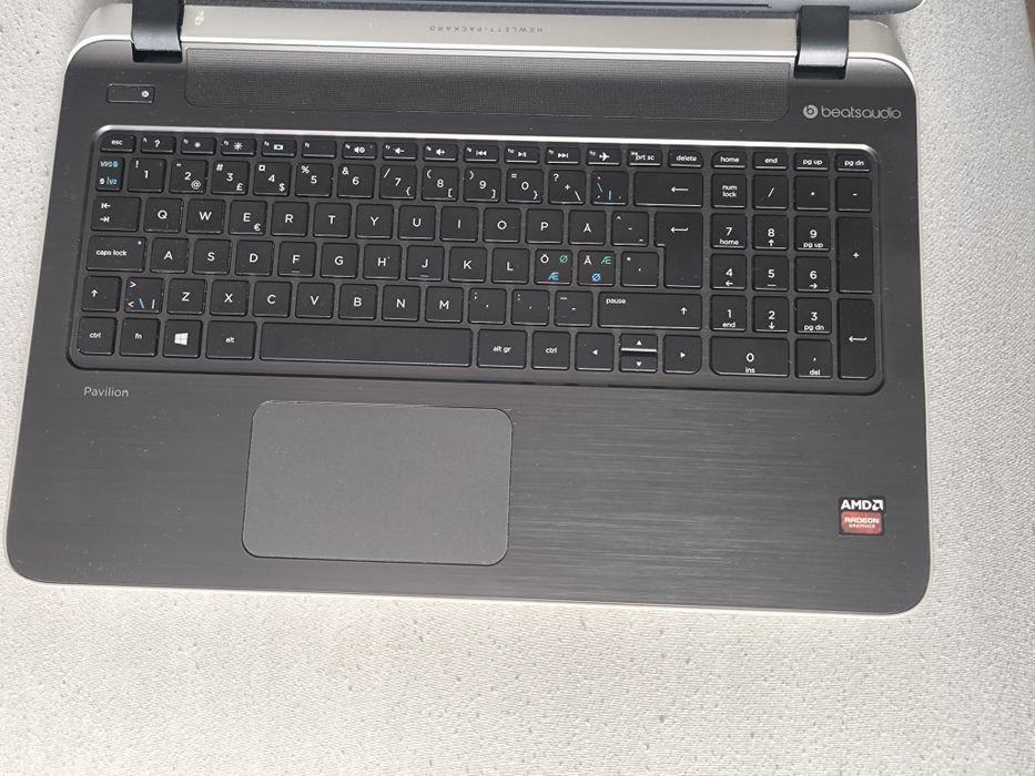 Laptop HP 4 x 2.4ghz 500gb ATI Radeon X2 8gb ram HDMI 15.6 LED