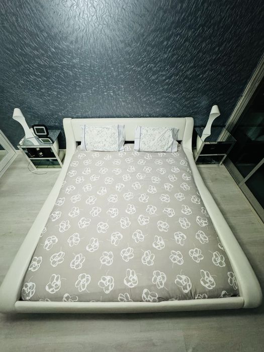 Cama King Size Moderna com Colchão Viscoelástico - 75% de Desconto!