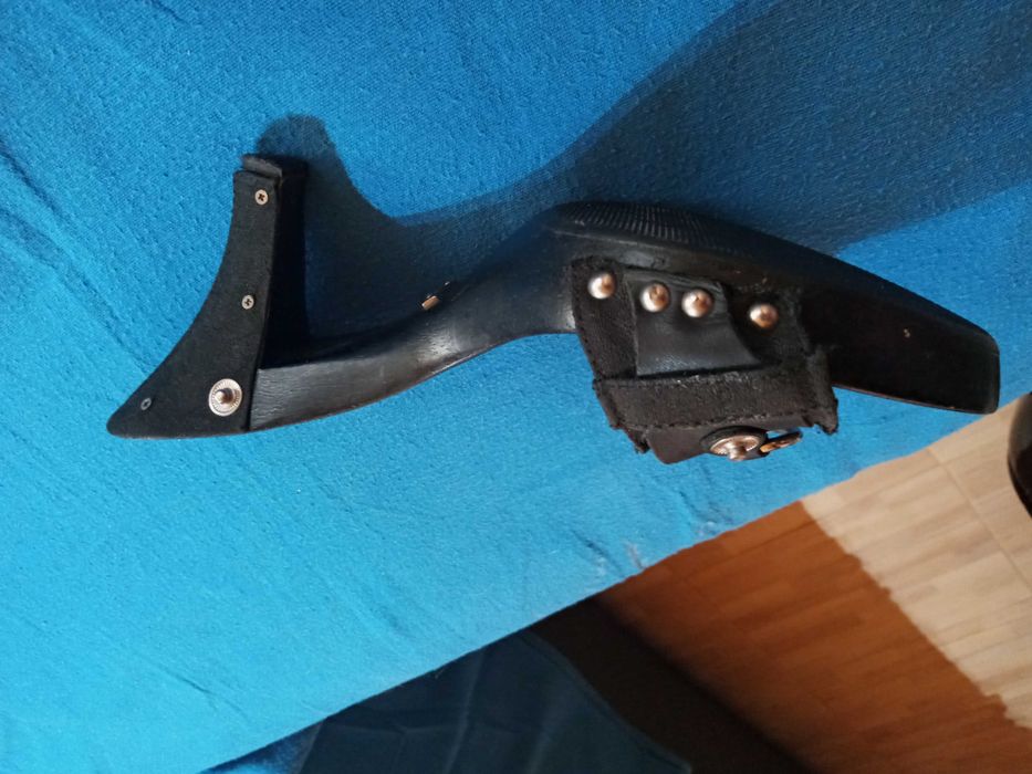 Chinelas com sola de madeira GUESS