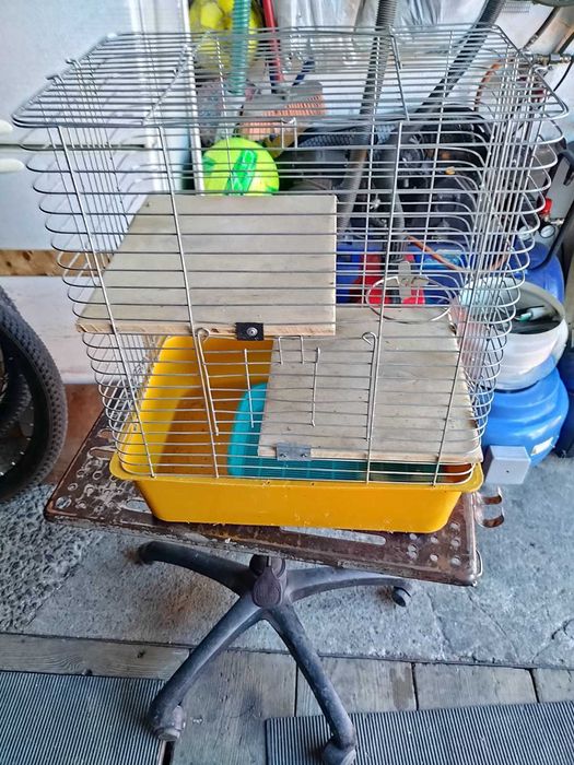 Продам велику клітку для гризунів