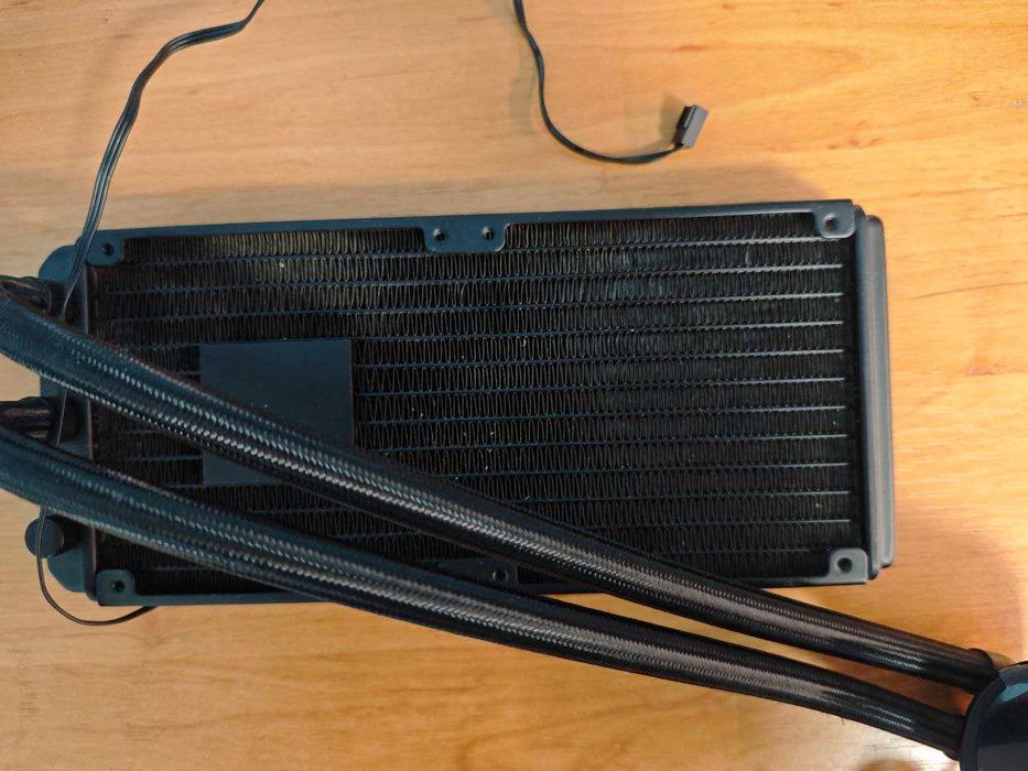 Водяне охолодження для процесора MSI MAG Core Liquid 240