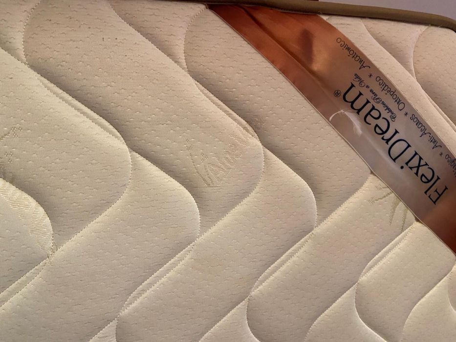 Colchão 1,90m x 1,35m  anti-ácaros ortopédico