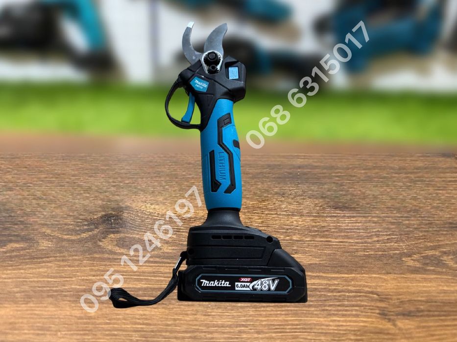 Аккумуляторный бесщеточный секатор Makita DMT50 48V 6Ah с экраном