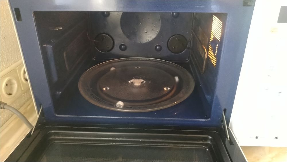 Мікрохвильова samsung pg113ur