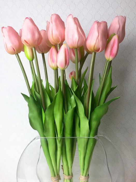 Tulipany różowe jak żywe