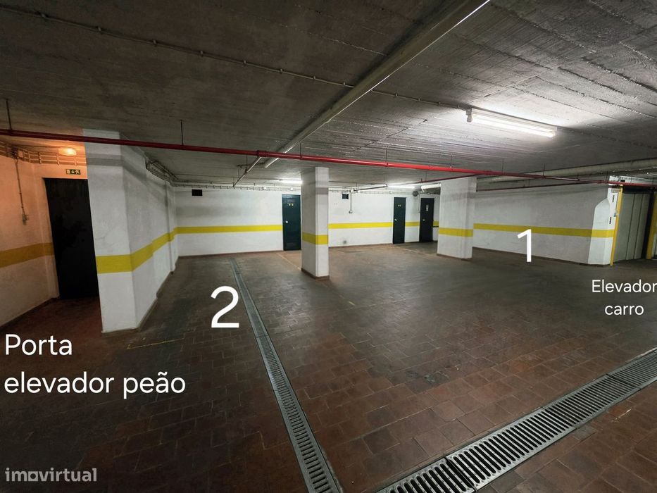 Lugares de estacionamento - garagem na Estrada da Luz 106, Laranjeiras
