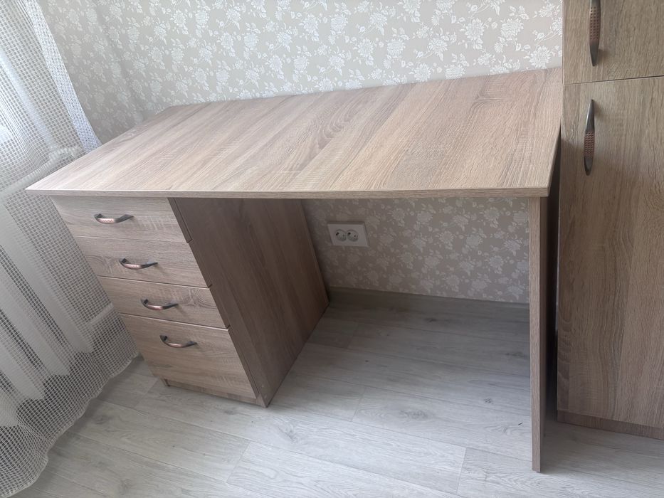 Стіл компʼютерний з шухлядами колір дуб сонома