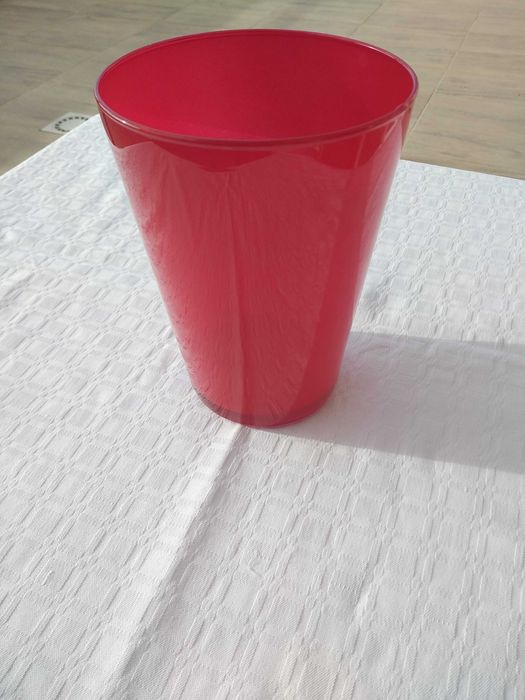 Jarra Vermelha de Vidro