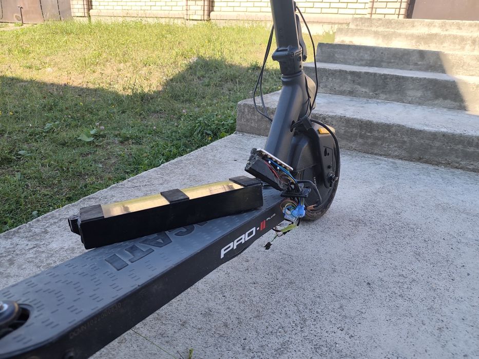 продається електросамокат на запчастини ducati pro 2+