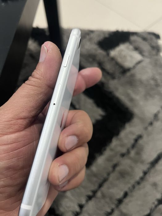iPhone SE em outro estado