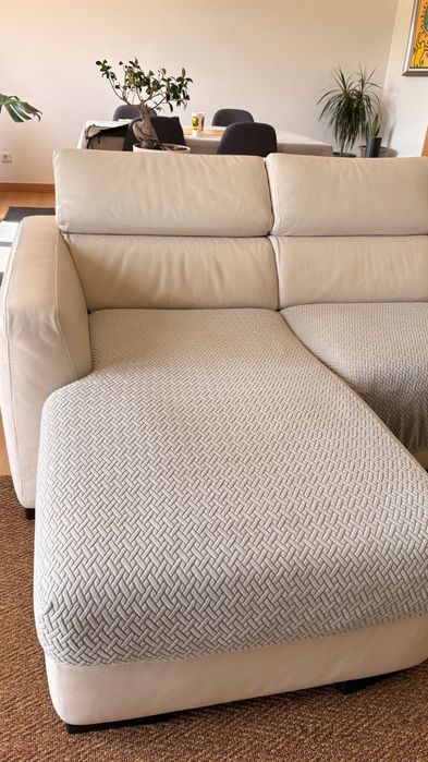 Sofá couro com chaise lounge e canto reclinado