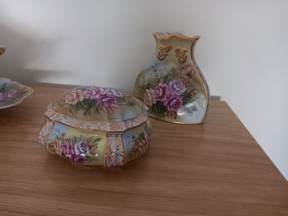 Conjunto de louça de porcelana limoges,  pintada à mão