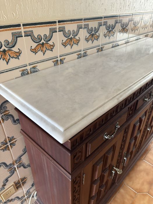 Movel hall de entrada c/ gavetas e portas em madeira escuro