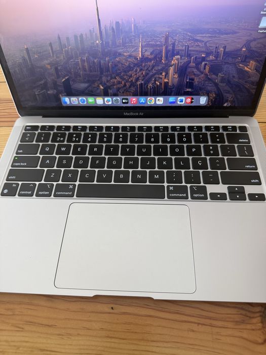 Macbook Air M1 - 245 GB • 8RAM
