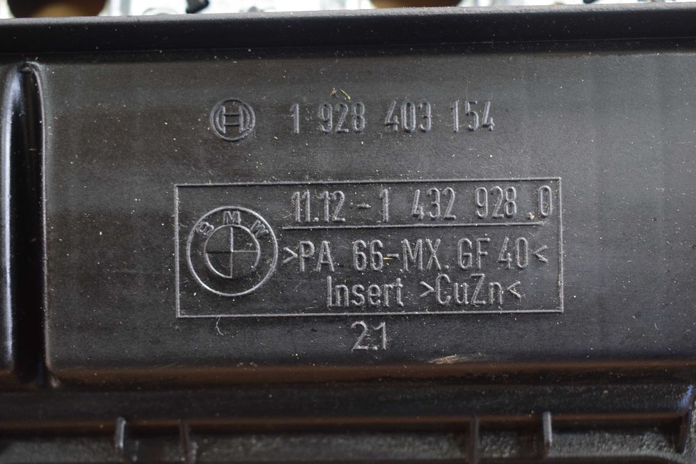 Pokrywa zaworów BMW 3 E46 323i M52B25TU 170KM. 1928.403154