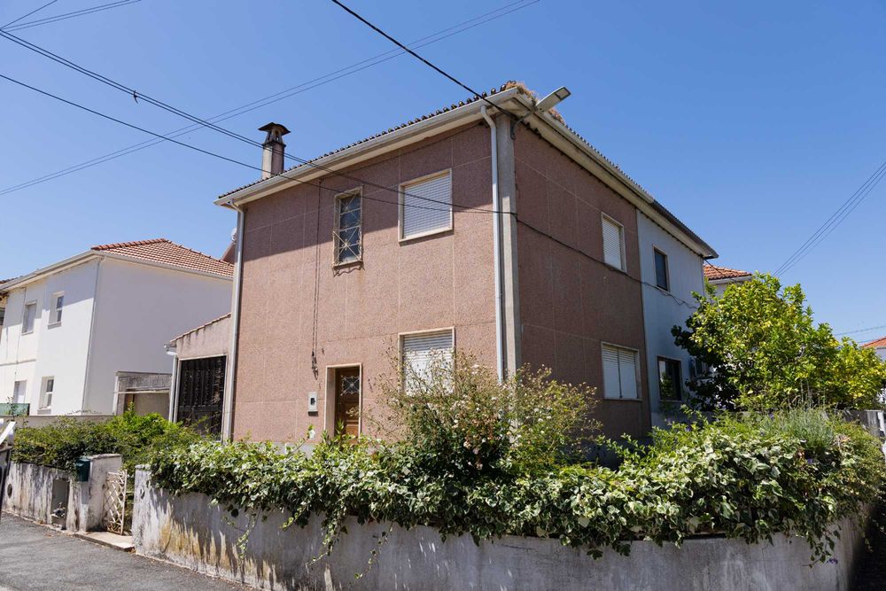 Moradia T3 em Santa Clara e Castelo Viegas, €420.000
