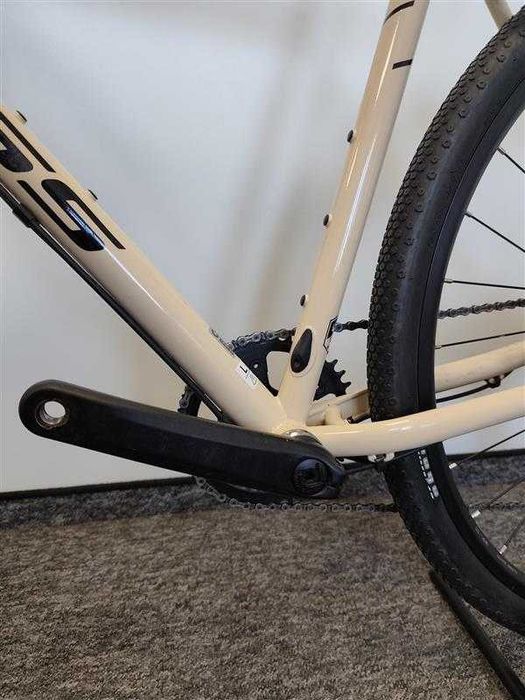 Rower gravelowy KROSS ESKER 4.0 Beżowy OUTLET