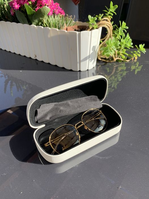 Óculos de sol  ( calvin klein )