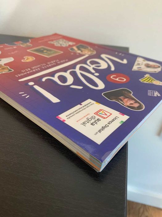 Livro manual Francês 9º ano "Voilá"
