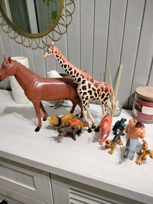 Zestaw gumowych zwierząt. Okazja.