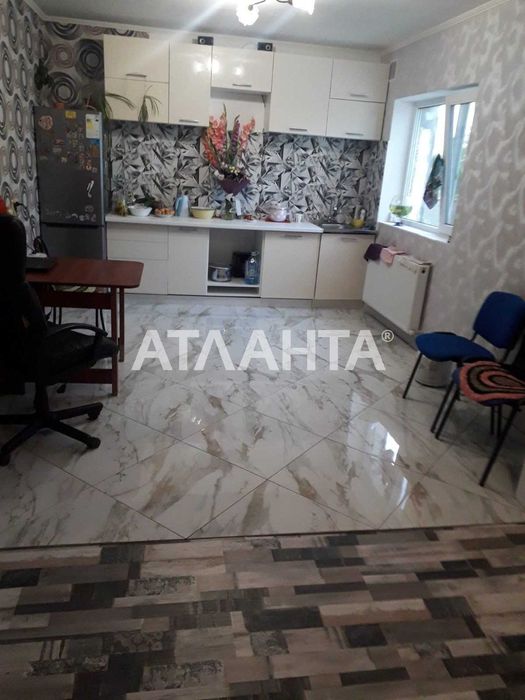 Большой дом  в 15 минутах от города